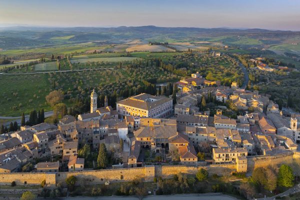 Il borgo di San Quirico d'Orcia. Copyright © by Massimo Ripani. All rights reserved 2025.