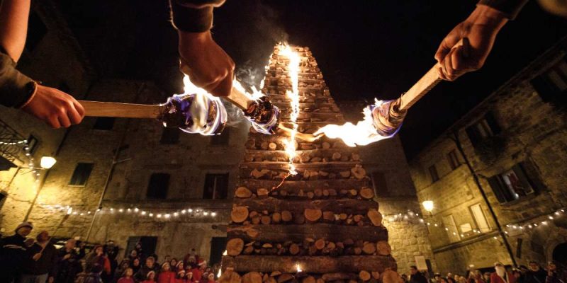 Natale-Abbadia-San-Salvatore-Siena-citta-fiaccole